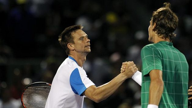 Robin Söderling (vlevo) gratuluje Tomáši Berdychovi k výhře - archivní foto. Robin Söderling (vlevo) gratuluje Tomáši Berdychovi k výhře - archivní foto.