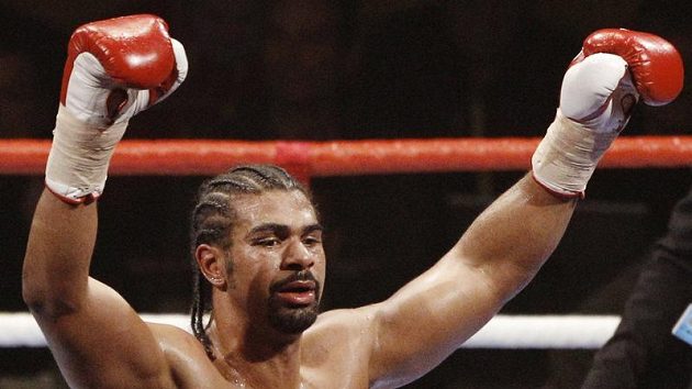 Boxer David Haye slaví výhru nad Johnem Ruizem. Boxer David Haye slaví výhru nad Johnem Ruizem.