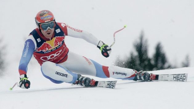 Švýcarský lyžař Didier Cuche triumfem v Chamonix znovu posunul vlastní věkový rekord. Švýcarský lyžař Didier Cuche triumfem v Chamonix znovu posunul vlastní věkový rekord.