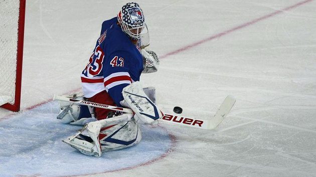 Brankář New York Rangers Martin Biron. Ve Švýcarsku dostal sedm gólů. Brankář New York Rangers Martin Biron. Ve Švýcarsku dostal sedm gólů.