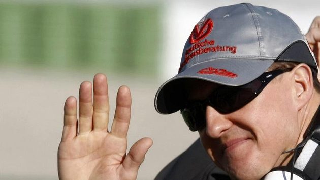 Michael Schumacher během testování stáje Mercedes ve Valencii. Michael Schumacher během testování stáje Mercedes ve Valencii.