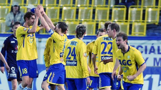 Radost fotbalistů Teplic, čelo tabulky mají blízko. Radost fotbalistů Teplic, čelo tabulky mají blízko.