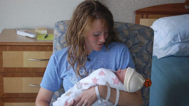 Amber Millerová s dcerou, kterou porodila nedlouho po Chicagském maratónu. Amber Millerová s dcerou, kterou porodila nedlouho po Chicagském maratónu.