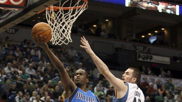 Kevin Love (vpravo) a jeho perfektní práce pod košem. Kevin Love (vpravo) a jeho perfektní práce pod košem.