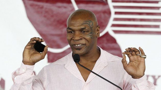 Mike Tyson při své děkovné řeči krátce po zařazení do Síně slávy Mike Tyson při své děkovné řeči krátce po zařazení do Síně slávy