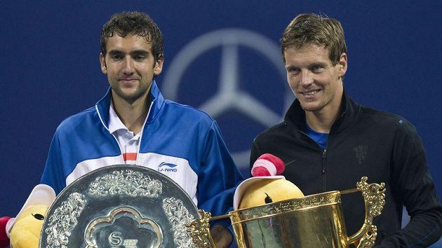 Tomáš Berdych (vpravo) po vítězství na turnaji v Pekingu. Tomáš Berdych (vpravo) po vítězství na turnaji v Pekingu.