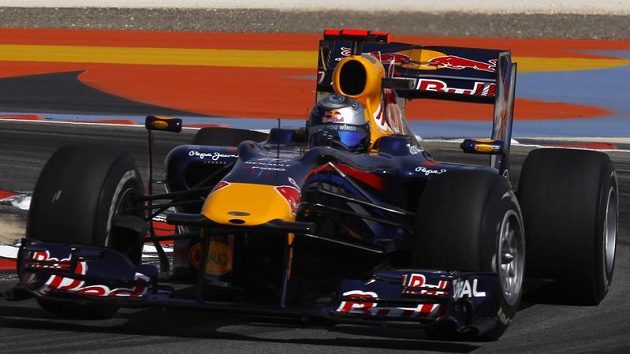 Německý pilot stáje Red Bull Sebastian Vettel během kvalifikace na VC Bahrajnu Německý pilot stáje Red Bull Sebastian Vettel během kvalifikace na VC Bahrajnu