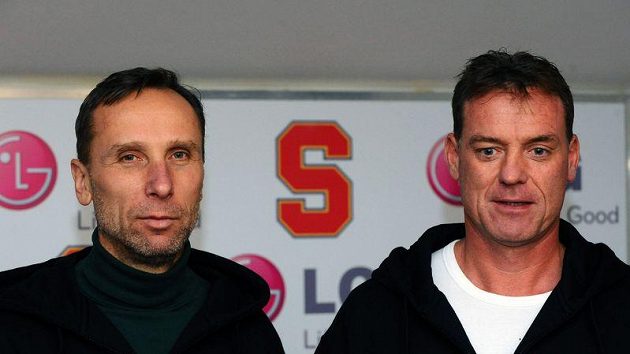 Nová trenérská dvojice hokejové Sparty, zleva hlavní trenér týmu Miloslav Hořava a jeho asistent Radim Rulík. Nová trenérská dvojice hokejové Sparty, zleva hlavní trenér týmu Miloslav Hořava a jeho asistent Radim Rulík.