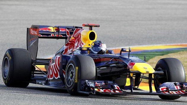 Pilot stáje Red Bull Sebastian Vettel za volantem monopostu RB7 pro sezónu 2011. Pilot stáje Red Bull Sebastian Vettel za volantem monopostu RB7 pro sezónu 2011.