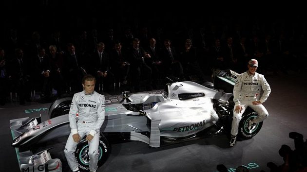 Michael Schumacher (vpravo) se svým stájovým kolegou Nikem Rosbergem při představení monopostu stáje Mercedes GP pro sezónu 2010. Michael Schumacher (vpravo) se svým stájovým kolegou Nikem Rosbergem při představení monopostu stáje Mercedes GP pro sezónu 2010.