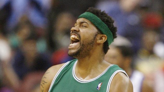 Rasheed Wallace z Bostonu se raduje z koše. Rasheed Wallace z Bostonu se raduje z koše.