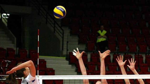 České volejbalistky Ivana Plchotová (vpravo) a Aneta Havlíčková České volejbalistky Ivana Plchotová (vpravo) a Aneta Havlíčková