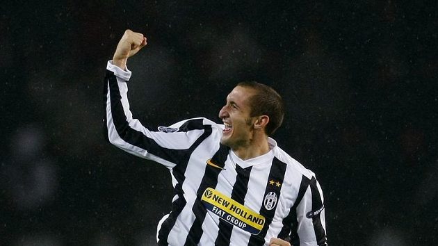 Fotbalista Giorgio Chiellini z Juventusu se raduje z branky - ilustrační fotografie. Fotbalista Giorgio Chiellini z Juventusu se raduje z branky - ilustrační fotografie.