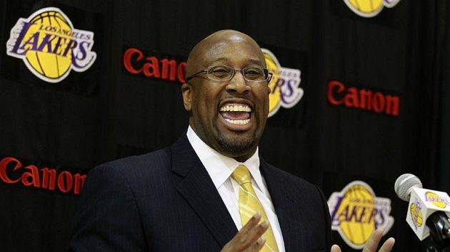 Mike Brown na středeční tiskovce v Los Angeles. Mike Brown na středeční tiskovce v Los Angeles.