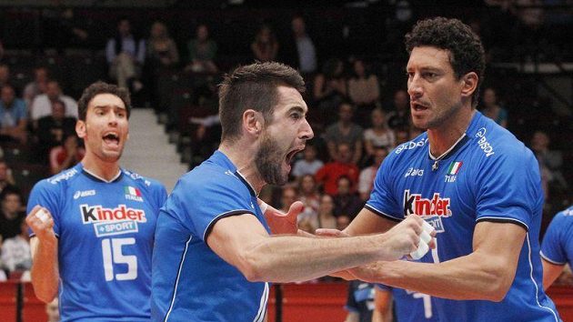 Italští volejbalisté se radují z postupu do finále ME. Italští volejbalisté se radují z postupu do finále ME.