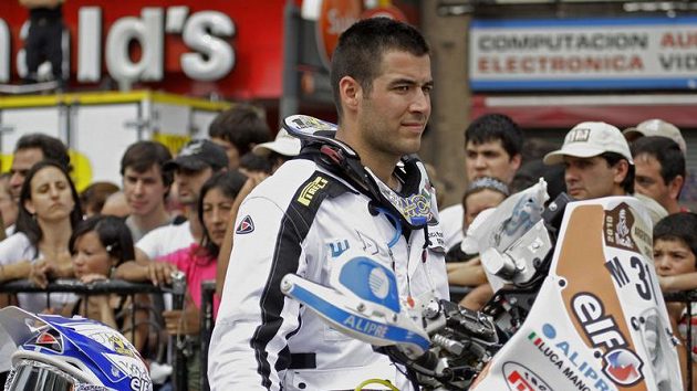 Italský motocyklista Luca Manca v Buenos Aires před startem Rallye Dakar. Italský motocyklista Luca Manca v Buenos Aires před startem Rallye Dakar.