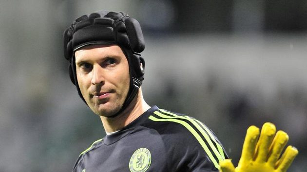 Brankář Chelsea Petr Čech se omlouvá svým spoluhráčům za chybu v utkání Ligy mistrů na půdě slovenské Žiliny. Brankář Chelsea Petr Čech se omlouvá svým spoluhráčům za chybu v utkání Ligy mistrů na půdě slovenské Žiliny.