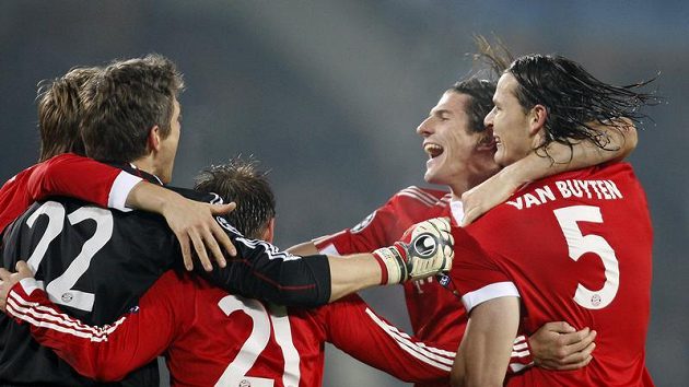 Fotbalisté Bayernu Mnichov se radují z postupu do osmifinále Ligy mistrů. Fotbalisté Bayernu Mnichov se radují z postupu do osmifinále Ligy mistrů.