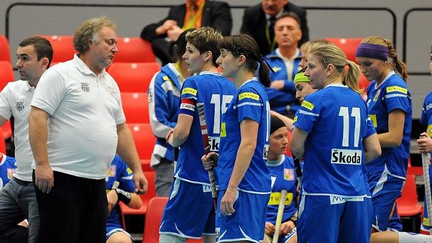Trenér Jaroslav Marks (vlevo) ještě na lavičce české reprezentace. Trenér Jaroslav Marks (vlevo) ještě na lavičce české reprezentace.