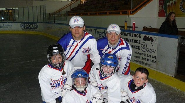 Trenéři Hockey Talent Academy se svými svěřenci Trenéři Hockey Talent Academy se svými svěřenci