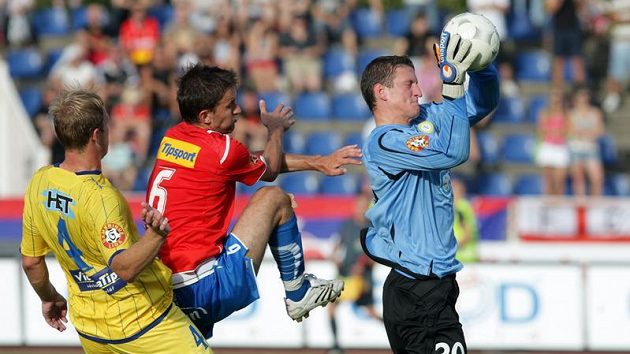 Brankář Teplic Tomáš Grigar (vpravo) v utkání s Plzní v minulém ligovém ročníku. Brankář Teplic Tomáš Grigar (vpravo) v utkání s Plzní v minulém ligovém ročníku.