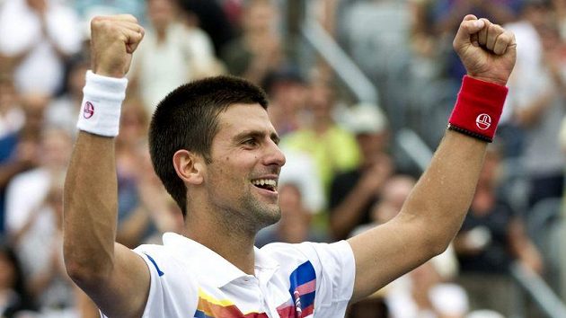 Srbský tenista Novak Djokovič se raduje z celkového vítězství na turnaji v Montrealu. Srbský tenista Novak Djokovič se raduje z celkového vítězství na turnaji v Montrealu.