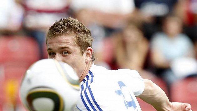Juraj Kucka bojuje o míč v přípravném zápase s Kamerunem Juraj Kucka bojuje o míč v přípravném zápase s Kamerunem