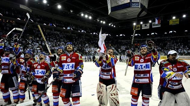 Hokejový klub Eaton Pardubice zaplatí pokutu 10 tisíc korun za nesportovní chování fanoušků Hokejový klub Eaton Pardubice zaplatí pokutu 10 tisíc korun za nesportovní chování fanoušků