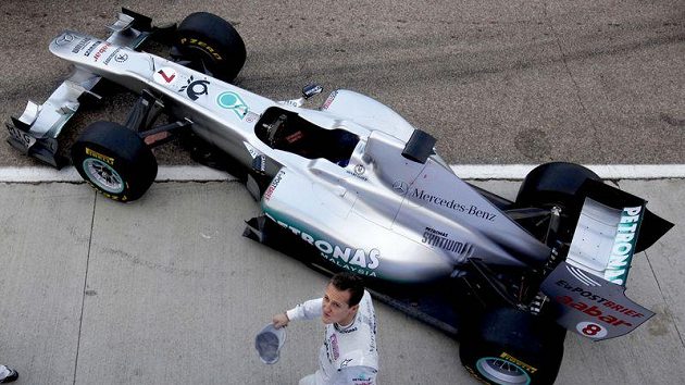 Michael Schumacher s vozem stáje Mercedes Michael Schumacher s vozem stáje Mercedes