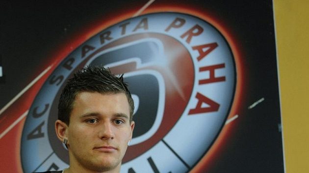 Útočník Miloš Lačný je novou posilou fotbalové Sparty. Útočník Miloš Lačný je novou posilou fotbalové Sparty.