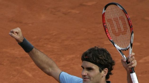 Švýcarský tenista Roger Federer se raduje z postupu do semifinále Roland Garros. Švýcarský tenista Roger Federer se raduje z postupu do semifinále Roland Garros.