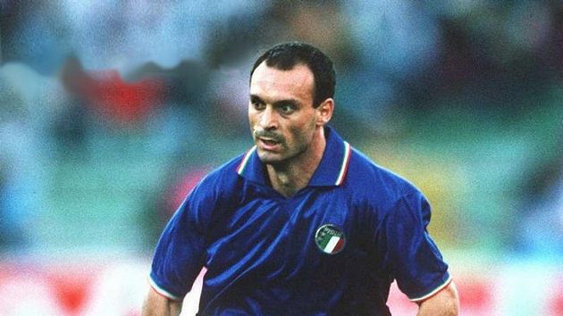 Salvatore Schillaci, nejlepší střelec fotbalového mistrovství světa 1990. Salvatore Schillaci, nejlepší střelec fotbalového mistrovství světa 1990.