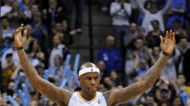 Al Harrington z Denveru patřil k nejlepším hráčům na palubovce. Al Harrington z Denveru patřil k nejlepším hráčům na palubovce.