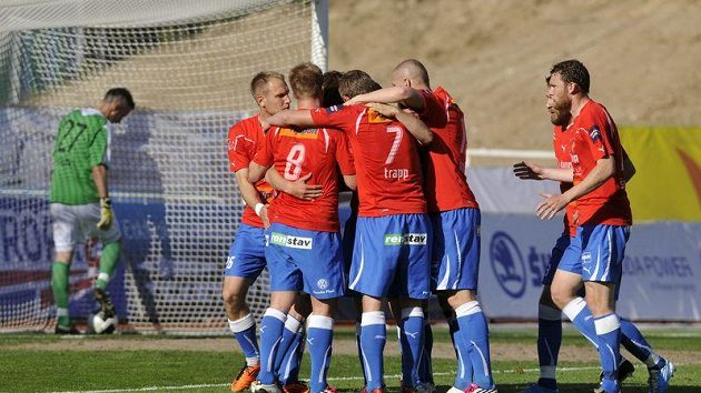 Fotbalisté Plzně se radují z branky proti Mladé Boleslavi. Fotbalisté Plzně se radují z branky proti Mladé Boleslavi.