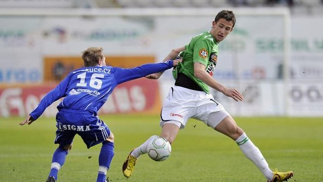 Tomáš Pekhart (vpravo) rozhodl o jablonecké výhře nad Ústím. Tomáš Pekhart (vpravo) rozhodl o jablonecké výhře nad Ústím.