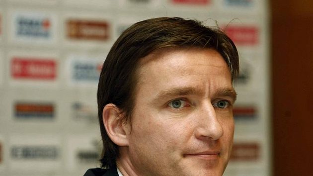 Manažer české fotbalové reprezentace Vladimír Šmicer Manažer české fotbalové reprezentace Vladimír Šmicer