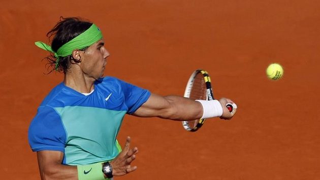 Rafael Nadal se po antukové sezóně zaměřuje na travnatý povrch. Rafael Nadal se po antukové sezóně zaměřuje na travnatý povrch.