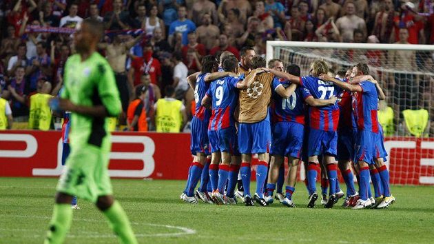 Fotbalisté Plzně se radují z postupu do Ligy mistrů přes Kodaň. Fotbalisté Plzně se radují z postupu do Ligy mistrů přes Kodaň.