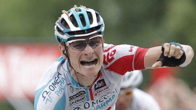 Německý cyklista Andre Greipel oslavuje triumf v 10. etapě Tour de France. Německý cyklista Andre Greipel oslavuje triumf v 10. etapě Tour de France.