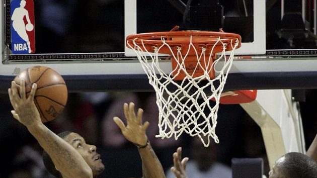 Derrick Rose (vlevo) byl opět tahounem Chicaga. Derrick Rose (vlevo) byl opět tahounem Chicaga.