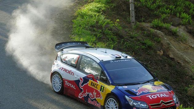Sébastien Loeb s vozem Citroën C4 WRC na trati Katalánské rallye. Sébastien Loeb s vozem Citroën C4 WRC na trati Katalánské rallye.