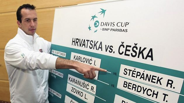 Český tenista Radek Štěpánek u tabule s rozpisem zápasů semifinále Davisova poháru mezi ČR a Chorvatskem Český tenista Radek Štěpánek u tabule s rozpisem zápasů semifinále Davisova poháru mezi ČR a Chorvatskem