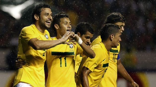 Neymar (druhý zleva) patřil k nejlepším Brazilcům na hřišti. Neymar (druhý zleva) patřil k nejlepším Brazilcům na hřišti.