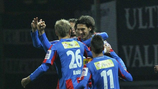 Radost fotbalistů Plzně po jednom z gólů do hradecké sítě. Radost fotbalistů Plzně po jednom z gólů do hradecké sítě.