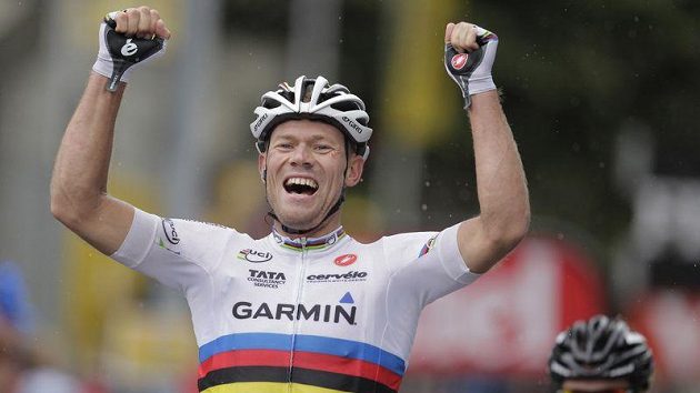 Norský cyklista Thor Hushovd oslavuje triumf v 16. etapě Tour de France. Norský cyklista Thor Hushovd oslavuje triumf v 16. etapě Tour de France.