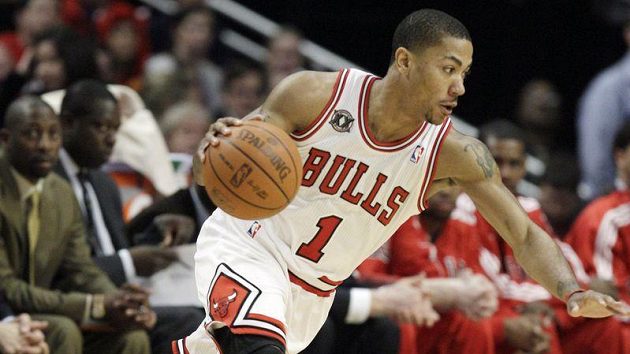 Derrick Rose z Chicaga perlil i přes zraněný kotník. Derrick Rose z Chicaga perlil i přes zraněný kotník.