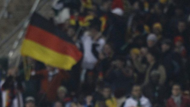 Fotbalisté Německa se radují z branky do sítě Ghany během utkání MS v Jihoafrické republice. Fotbalisté Německa se radují z branky do sítě Ghany během utkání MS v Jihoafrické republice.