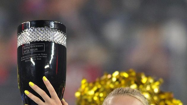 Dánka Caroline Wozniacká se po třetím kole turnaje Pekingu vyšvihla na první místo ženského tenisového žebříčku. Dánka Caroline Wozniacká se po třetím kole turnaje Pekingu vyšvihla na první místo ženského tenisového žebříčku.