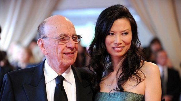 Mediální magnát Rupert Murdoch se svou novou ženou. Mediální magnát Rupert Murdoch se svou novou ženou.