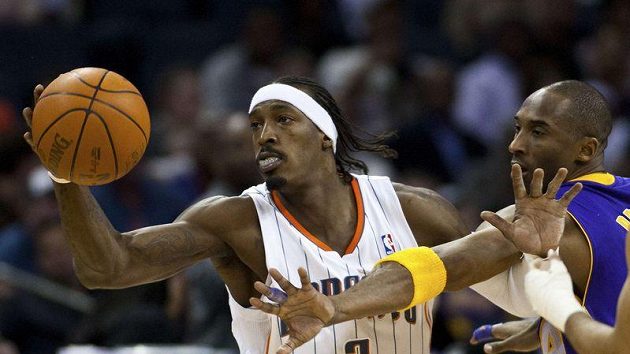 Domácí tým táhl především autor 20 bodů Gerald Wallace (vlevo). Domácí tým táhl především autor 20 bodů Gerald Wallace (vlevo).